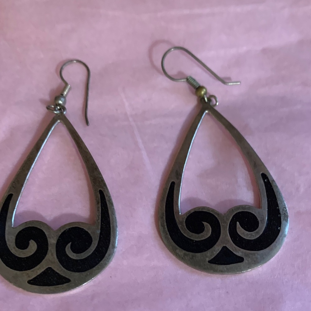Vintage Silver-Tone Teardrop Earrings with Black Scroll Accent Alpaca Mexico